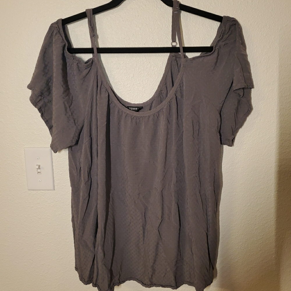 TORRID Grey Blouse Plus Size 2x Cold Shoulder